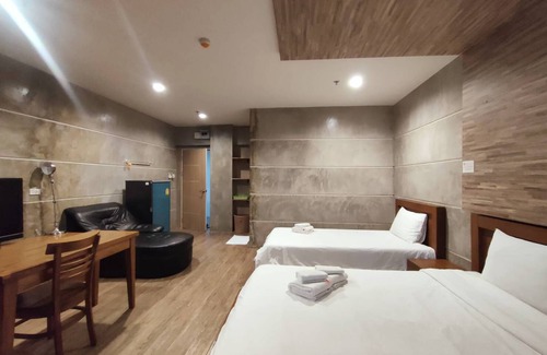 Bang Phlat Hotel | Budget-Friendly Stay at Komol Residence Bangkok with Breakfast