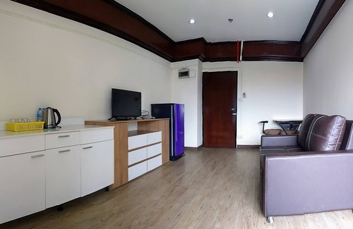 Bang Phlat Hotel | Budget-Friendly Stay at Komol Residence Bangkok with Breakfast
