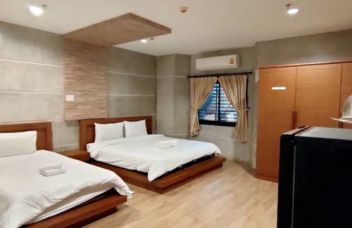 Bang Phlat Hotel | Budget-Friendly Stay at Komol Residence Bangkok with Breakfast