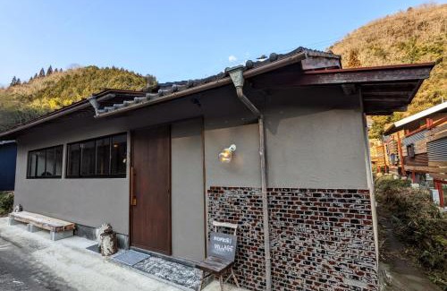 Kibichuo House | Komori Village GH: Nature Retreat with Hot Tub & Garden