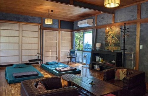 Kibichuo House | Komori Village GH: Nature Retreat with Hot Tub & Garden