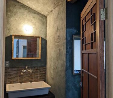 Kibichuo House | Komori Village GH: Nature Retreat with Hot Tub & Garden