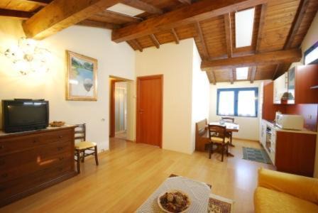 San Zeno House | Discover Komote: Family-Friendly Stays with Breakfast Included