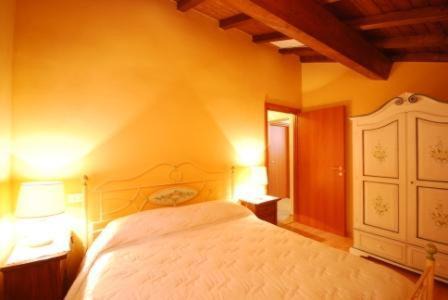 San Zeno House | Discover Komote: Family-Friendly Stays with Breakfast Included