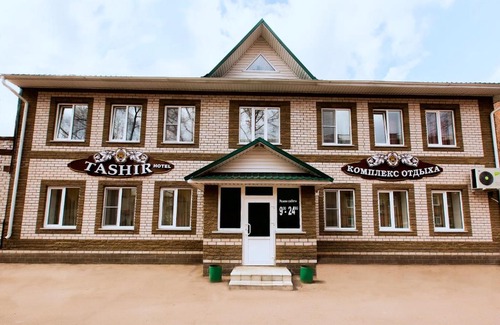 Rubtsovsk Hotel | Relaxing Retreat at Kompleks Otdykha Tashir with Pool & Hot Tub