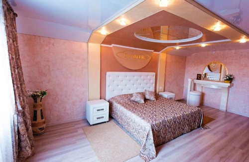 Rubtsovsk Hotel | Relaxing Retreat at Kompleks Otdykha Tashir with Pool & Hot Tub