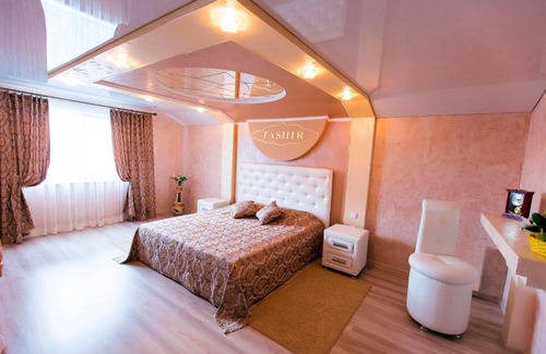 Rubtsovsk Hotel | Relaxing Retreat at Kompleks Otdykha Tashir with Pool & Hot Tub