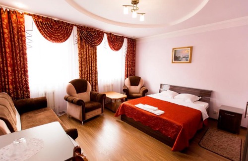 Rubtsovsk Hotel | Relaxing Retreat at Kompleks Otdykha Tashir with Pool & Hot Tub