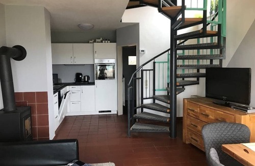 Zandt Apartment | Newly Equipped Bungalow with Fireplace and Garden Retreat
