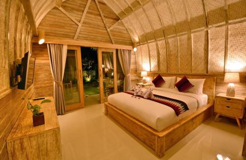 Sampalan House | Discover Kompyang Cottage: Pool, Hot Tub & Family Fun