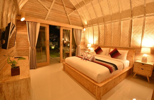 Sampalan House | Discover Kompyang Cottage: Family-Friendly with Pool & Breakfast