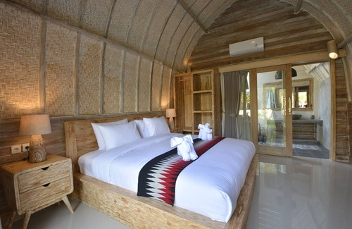 Sampalan House | Discover Kompyang Cottage: Family-Friendly with Pool & Breakfast