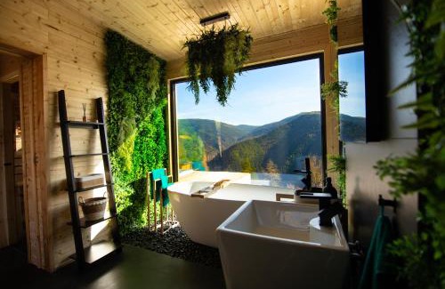 Maguri-Racatau House | Discover Komuna: 4-Star Hotel with Pool & Hot Tub
