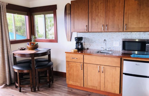 Kona Palisades Apartment | Discover Kona's Tropical Pool Cottage with Oceanfront Views