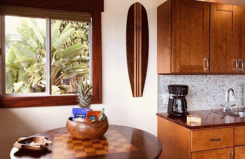 Kona Palisades Apartment | Discover Kona's Tropical Pool Cottage with Oceanfront Views