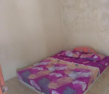 Condongcatur House | Budget-Friendly Kona Backpacker Room with Family Amenities
