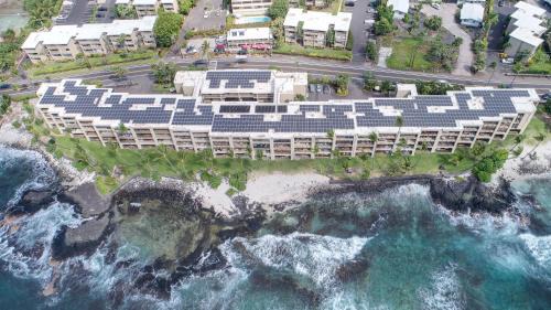 Kailua-Kona Apartment | Oceanfront Bliss at Kona Bali Kai 214 with Pool & Hot Tub