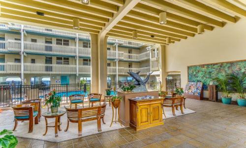 Kailua-Kona Apartment | Oceanfront Bliss at Kona Bali Kai 214 with Pool & Hot Tub