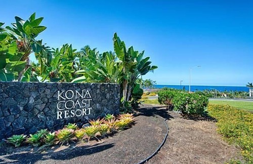 Historic Kailua Village Condo | Experience the Kona Coast Resort with Oceanfront Views