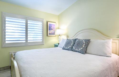 Rock Harbor Hotel | Experience Kona Kai Resort: Oceanfront Bliss Awaits