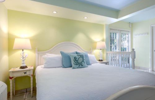 Rock Harbor Hotel | Experience Kona Kai Resort: Oceanfront Bliss Awaits