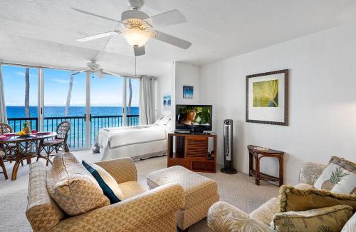 Kahaluu Bay House | Relax at Kona Magic Sands #213 with Pool & Breakfast