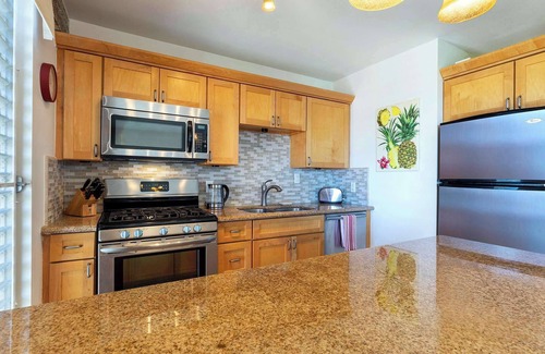Historic Kailua Village Apartment | Oceanfront Bliss at Kona Mansions A303 | Guest Rated 9.8