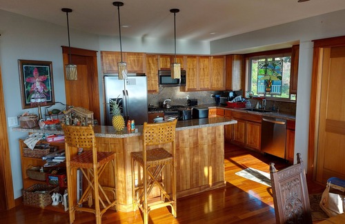 Honaunau-Napoopoo Bed & Breakfast | Relaxing Stay at Kona Palace in Captain Cook with Spa & More