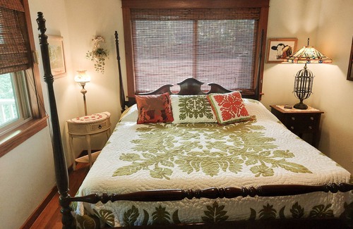 Honaunau-Napoopoo Bed & Breakfast | Relaxing Stay at Kona Palace in Captain Cook with Spa & More