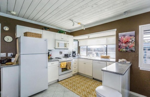 Historic Kailua Village House | Unforgettable Stay at Kona Reef #D31 - Family Friendly Retreat