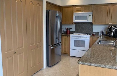 Kailua-Kona Condo | Exceptional Kona Sea Villas: Poolside Retreat for Families