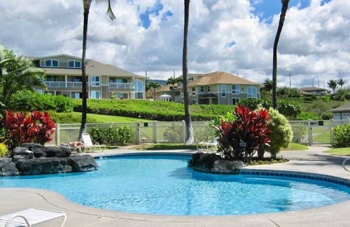 Kailua-Kona Condo | Exceptional Kona Sea Villas: Poolside Retreat for Families