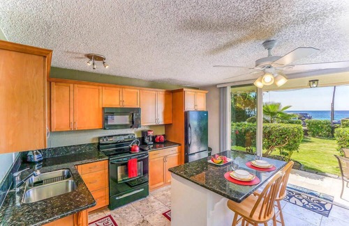 Kahaluu Bay Apartment | Oceanfront Bliss at Kona White Sands A4 - Rated 9/10