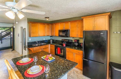 Kahaluu Bay Apartment | Oceanfront Bliss at Kona White Sands A4 - Rated 9/10