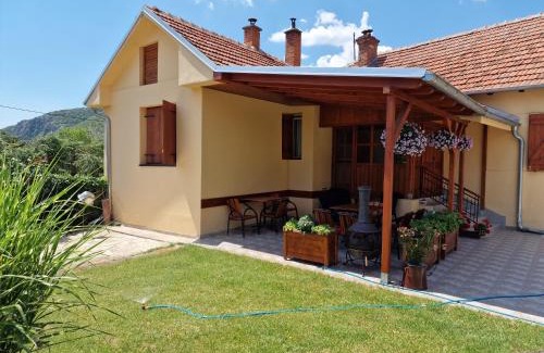 Sicevo House | Top-Rated Guest House at Konak - Enjoy Family-Friendly Dining