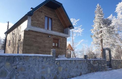 Montenegro Cabin | Pet-Friendly Konak Mara - Komovi with Breakfast & Kitchen