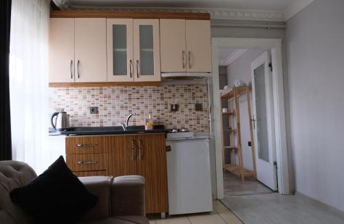 Cankaya Apartment | Budget-Friendly Stay at Konak Suit: Pet & Child Friendly