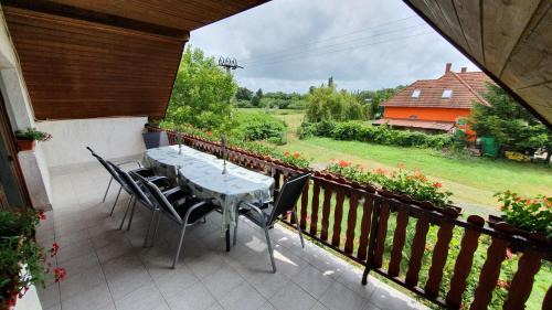 Badacsonytomaj House | Kid-Friendly Kondor Vendégház - Guest Rated 9.7/10