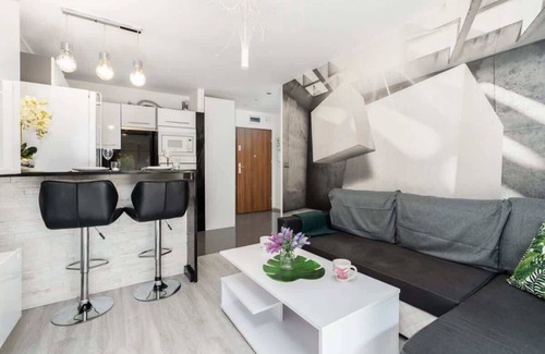Brochow Apartment | Cozy Apartment Konduktorska with Garden and Pet-Friendly Stay