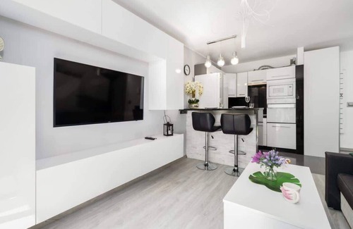 Brochow Apartment | Cozy Apartment Konduktorska with Garden and Pet-Friendly Stay