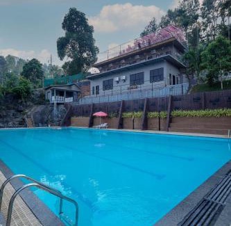 Vayittiri Hotel | Cozy Konfudha Resort: Family-Friendly Retreat with Pool