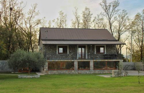 Karuc Apartment | Budget-Friendly Stay at Konoba Stanisic with Great Amenities