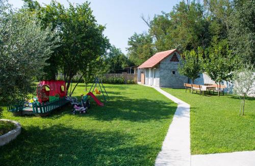 Karuc Apartment | Budget-Friendly Stay at Konoba Stanisic with Great Amenities