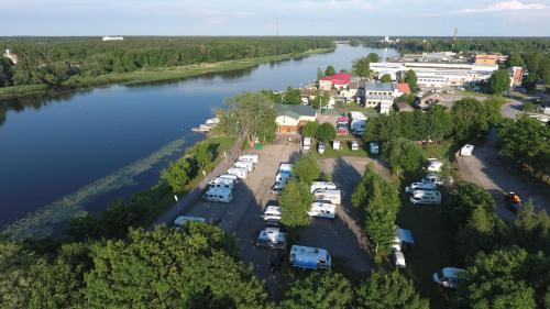 Parnu Hotel | Beachfront Konse Motel: Pet-Friendly Caravan Camping Retreat