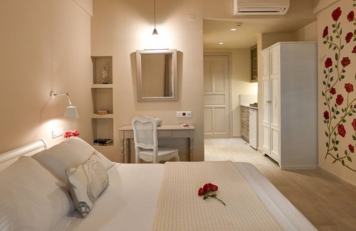Alonissos House | Oceanfront Escape at Konstantina Studios - Guest Rated 10/10