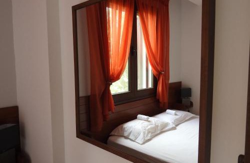 Nikita Apartment | Oceanfront Konstantinos' Nikiti Apartment with Breakfast
