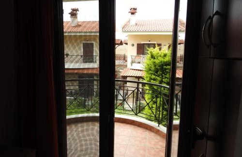 Nikita Apartment | Oceanfront Konstantinos' Nikiti Apartment with Breakfast