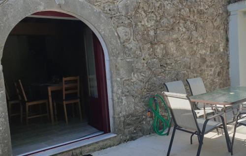Lazarata House | Kid-Friendly Retreat at Kontrata Cottage - Rated 8.5/10