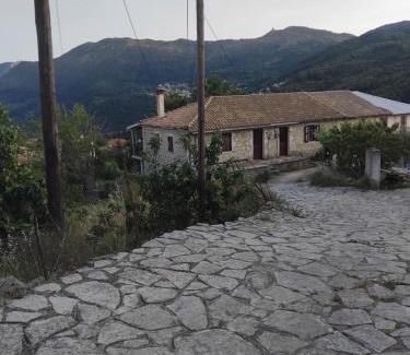 Lazarata House | Kid-Friendly Retreat at Kontrata Cottage - Rated 8.5/10