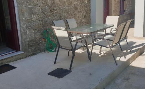 Lazarata House | Kid-Friendly Retreat at Kontrata Cottage - Rated 8.5/10